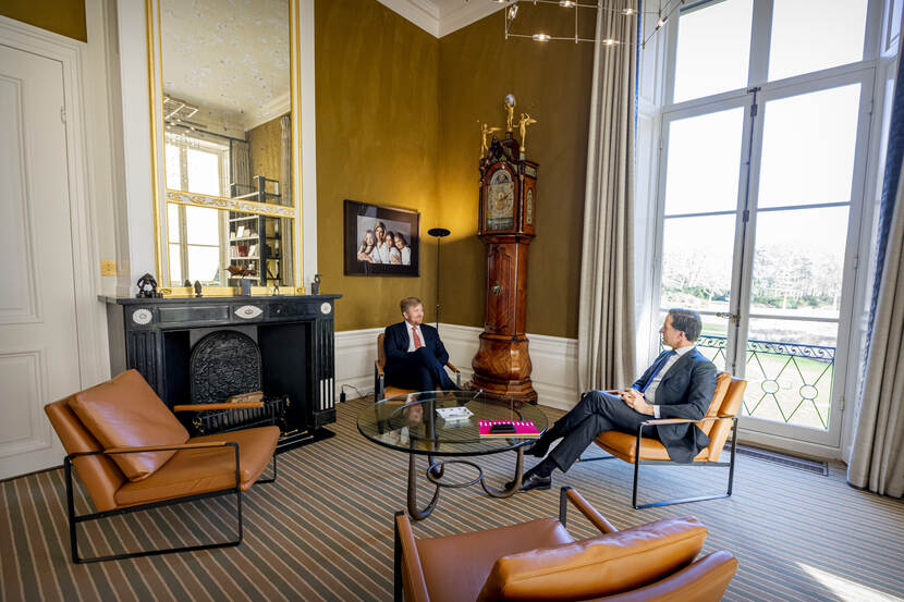 Koning Willem-Alexander met minister-president Mark Rutte.