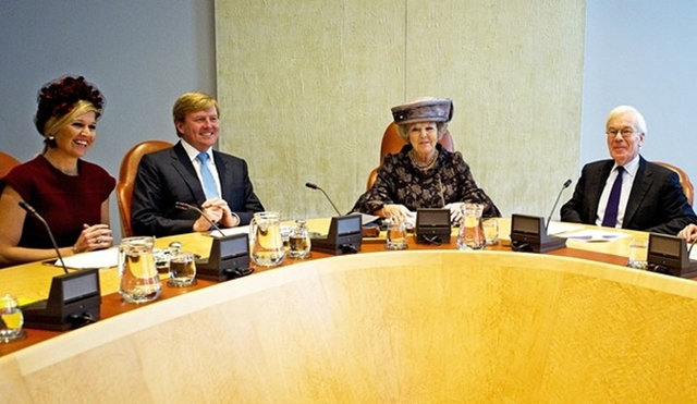 Koningin, Prins van Oranje en Prinses Máxima aanwezig bij afscheid vicepresident Raad van State.