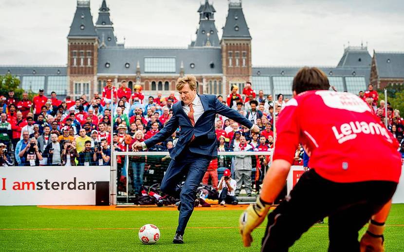 Koning opent Homeless World Cup in Amsterdam