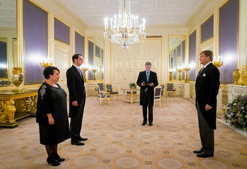Koning Willem-Alexander benoemt staatssecretarissen