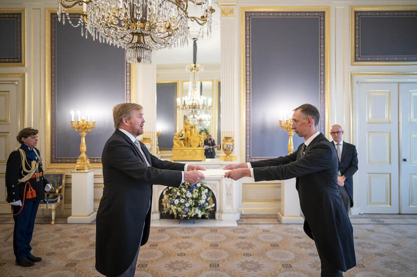 Koning ontvangt geloofsbrieven ambassadeur Estland