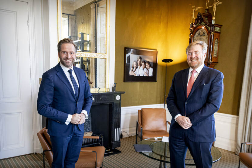 Koning Willem-Alexander met minister Hugo de Jonge