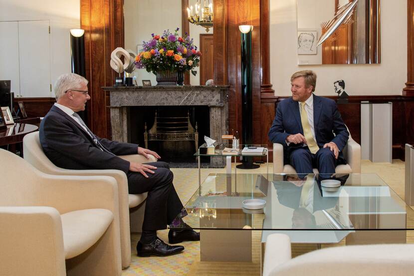 Koning Willem-Alexander ontvangt staatssecretaris Van Rij van Fiscaliteit en Belastingdienst
