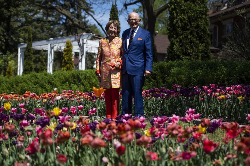 Prinses Margriet en prof. mr. Pieter van Vollenhoven bij het Tulip Festival