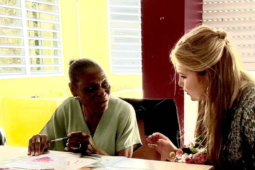 Prinses van Oranje bij woonvoorziening White and Yellow Cross Care Foundation in Sint Maarten