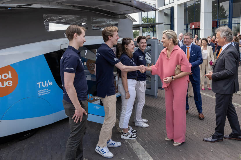 Koningin Máxima ontmoet studententeams van de Technische Universiteit Eindhoven
