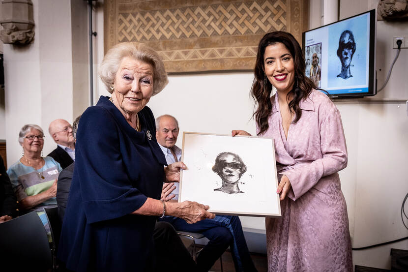 Prinses Beatrix bij 75-jarig bestaan Stichting voor Vluchteling-Studenten UAF