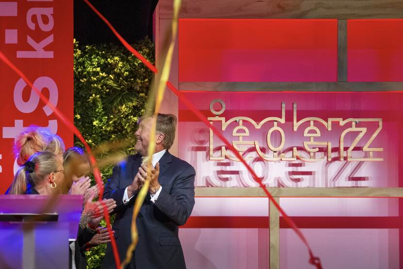 Koning Willem-Alexander opent nieuwe pand iederz in Groningen