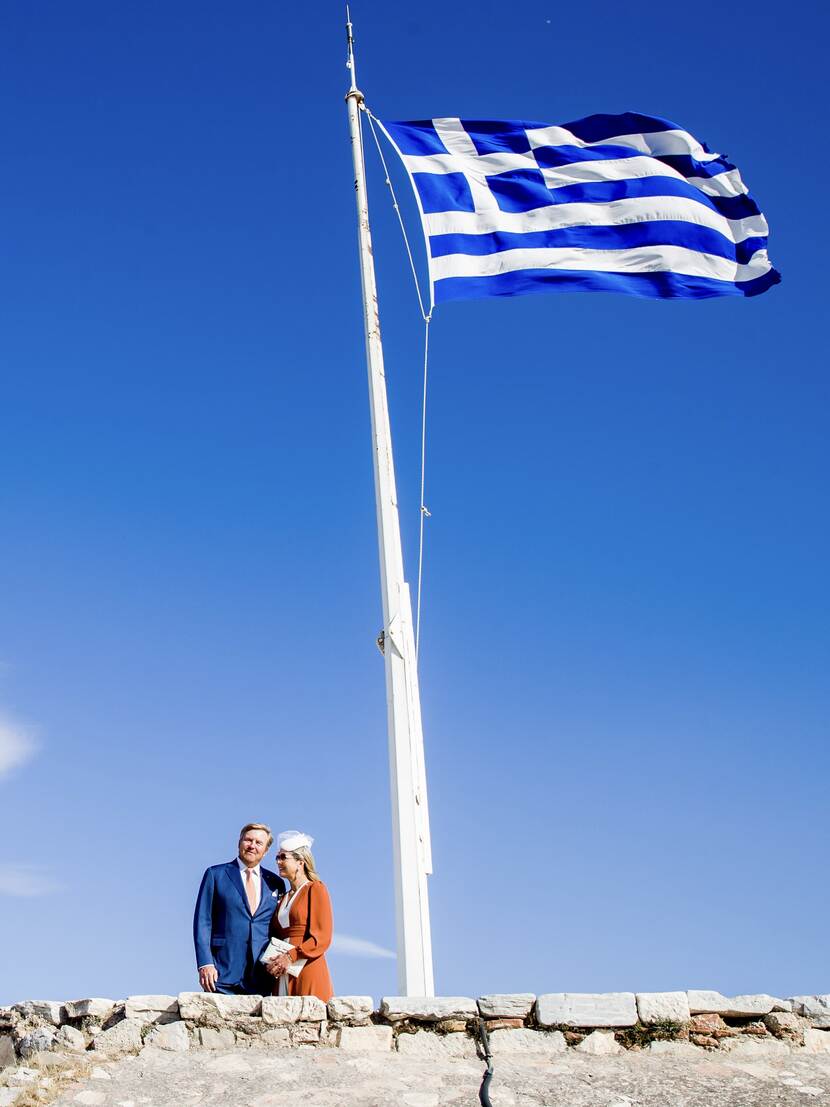 Koning Willem-Alexander en Koningin Máxima bij de Griekse vlag