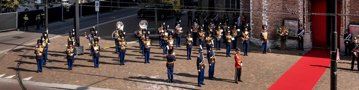 De Marinierskapel speelt het volkslied tijdens Prinsjesdag