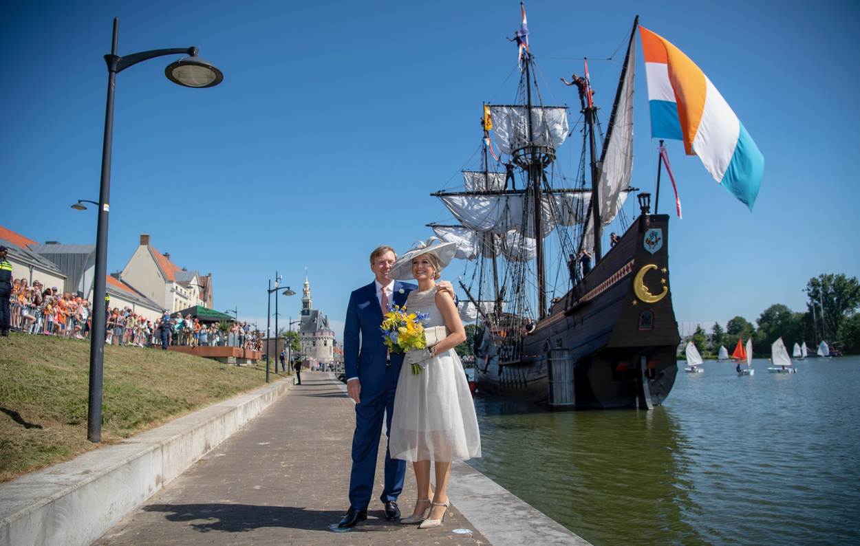 Koning Willem-Alexander en Koningin Máxima starten het Oostereiland in Hoorn.