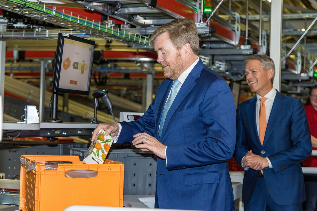 Koning Willem-Alexander opent distributiecentrum van Picnic