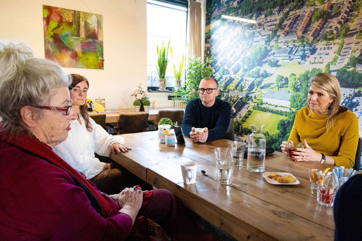 Koningin Máxima in gesprek over armoede in Nijkerk