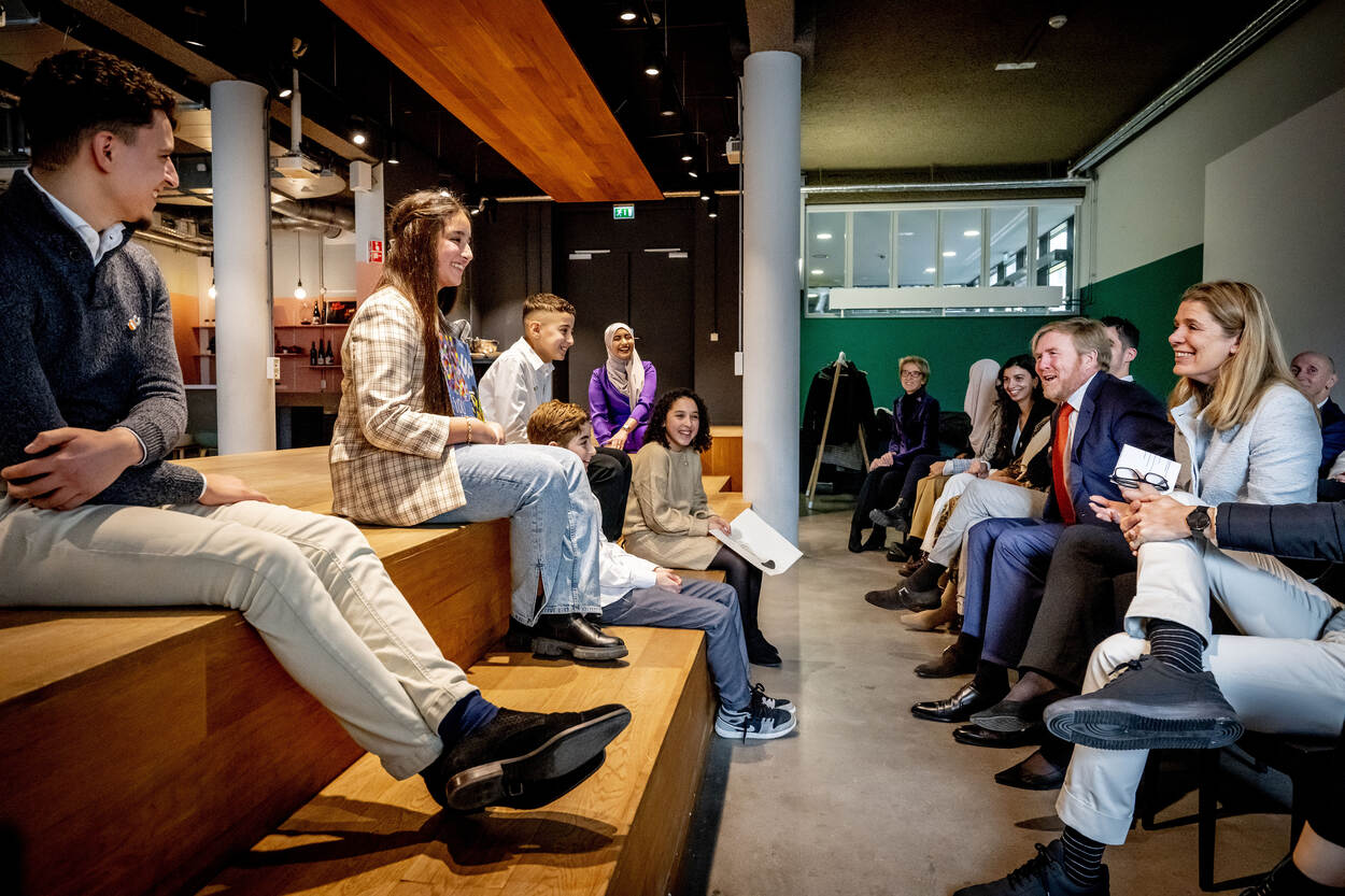 Koning Willem-Alexander bezoekt Young Leaders Community