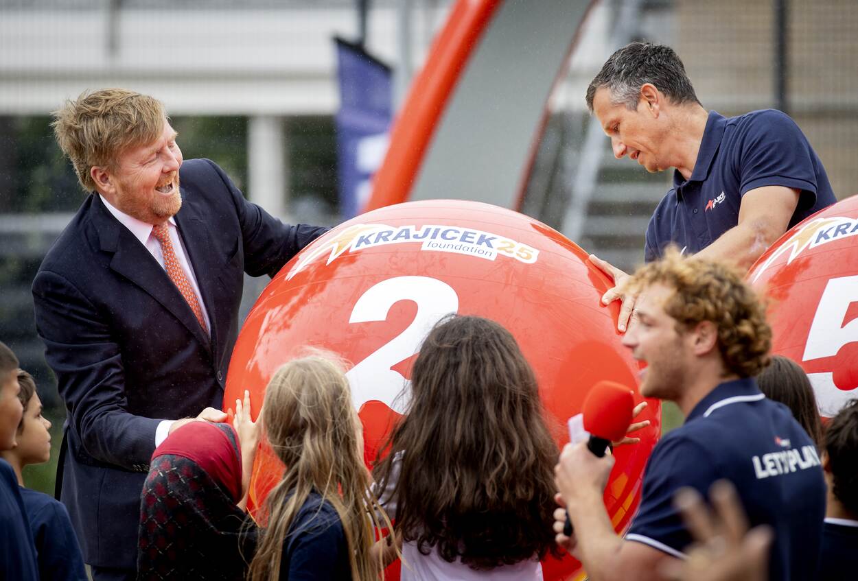 Koning Willem-Alexander bezoekt Playground Hondius van de Krajicek Foundation