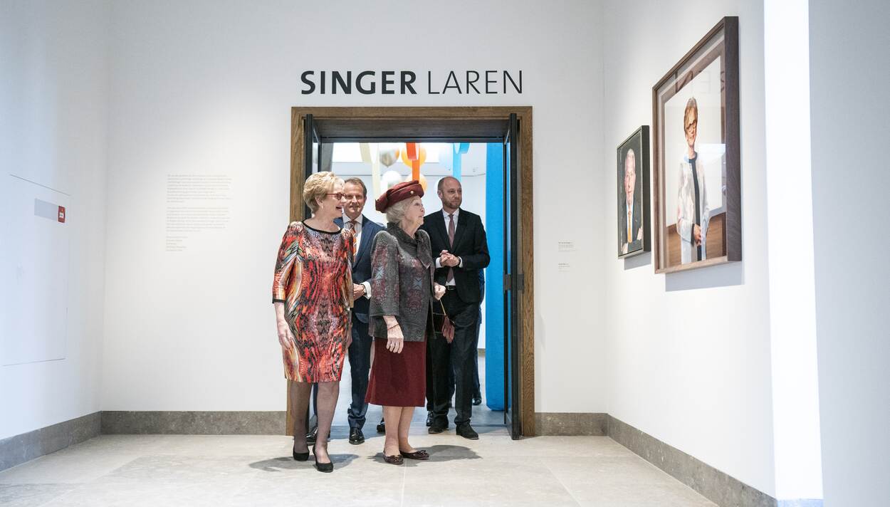 Prinses Beatrix opening nieuwe museumvleugel Singer Laren