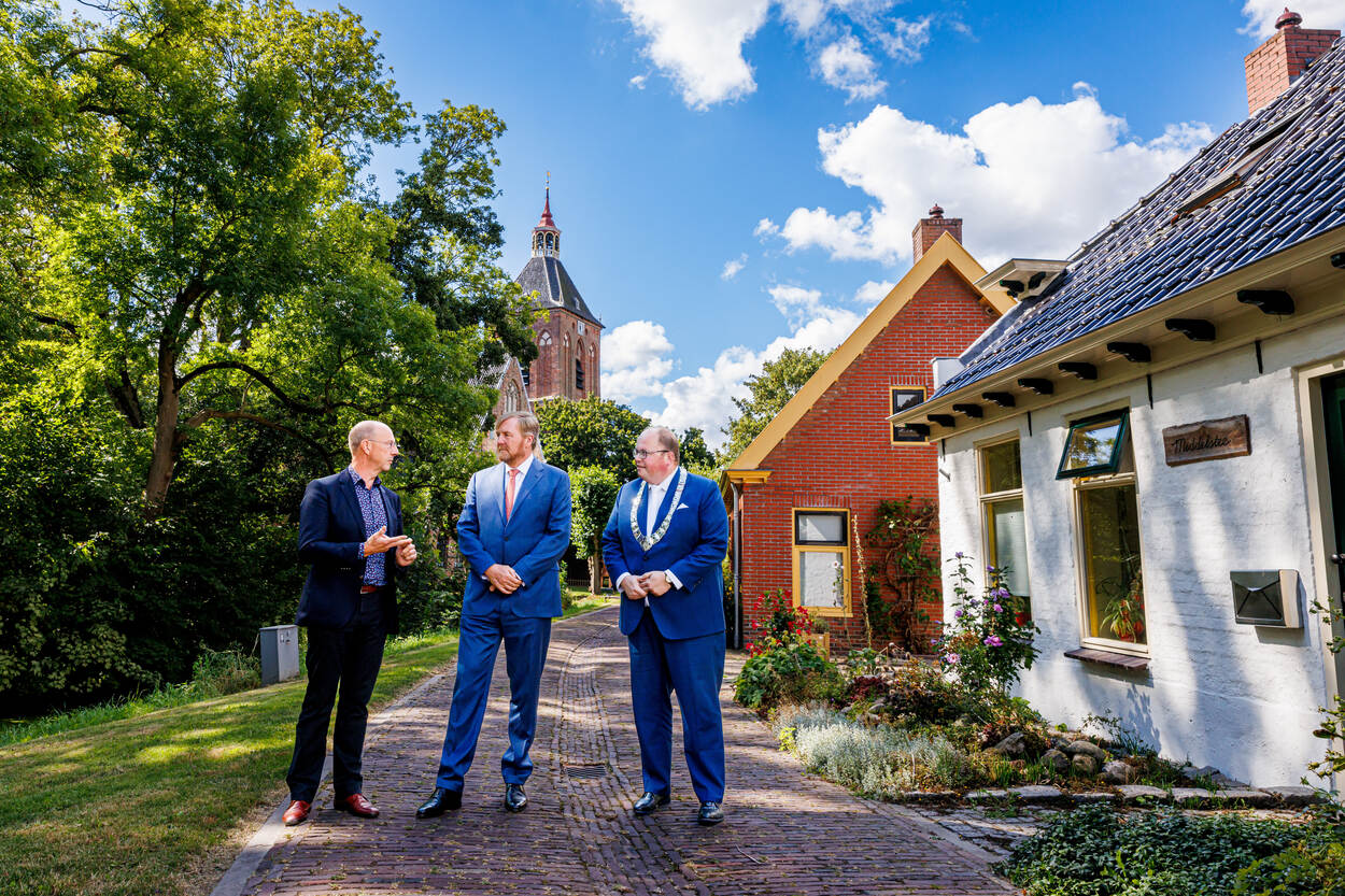 Koning Willem-Alexander bezoekt Middelstum voor gesprekken met gedupeerden aardgaswinning