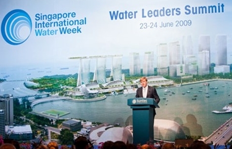 Singapore, 23 juni 2009: de Prins van Oranje houdt - als voorzitter van de Adviesraad voor Water en Sanitatie van de Secretaris-Generaal van de Verenigde Naties (UNSGAB) - tijdens de Singapore International Water Week een toespraak 