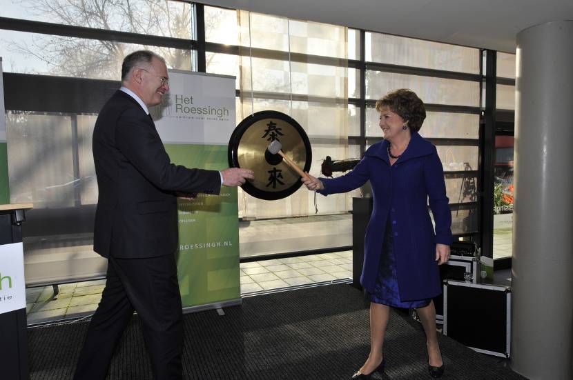 Prinses Margriet opent informatiemarkt voor mantelzorgers van chronisch zieken.