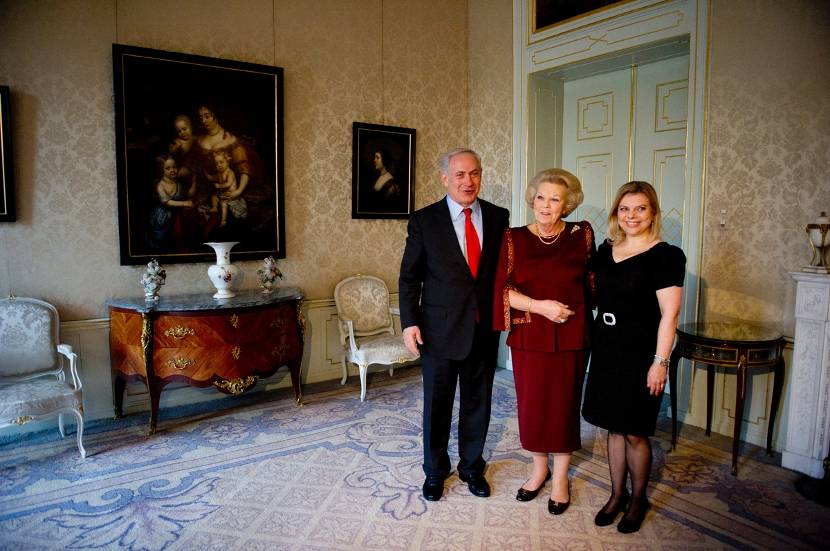 Koningin Beatrix met minister-president Netanyahu van Israël en zijn echtgenote in Paleis Huis ten Bosch.