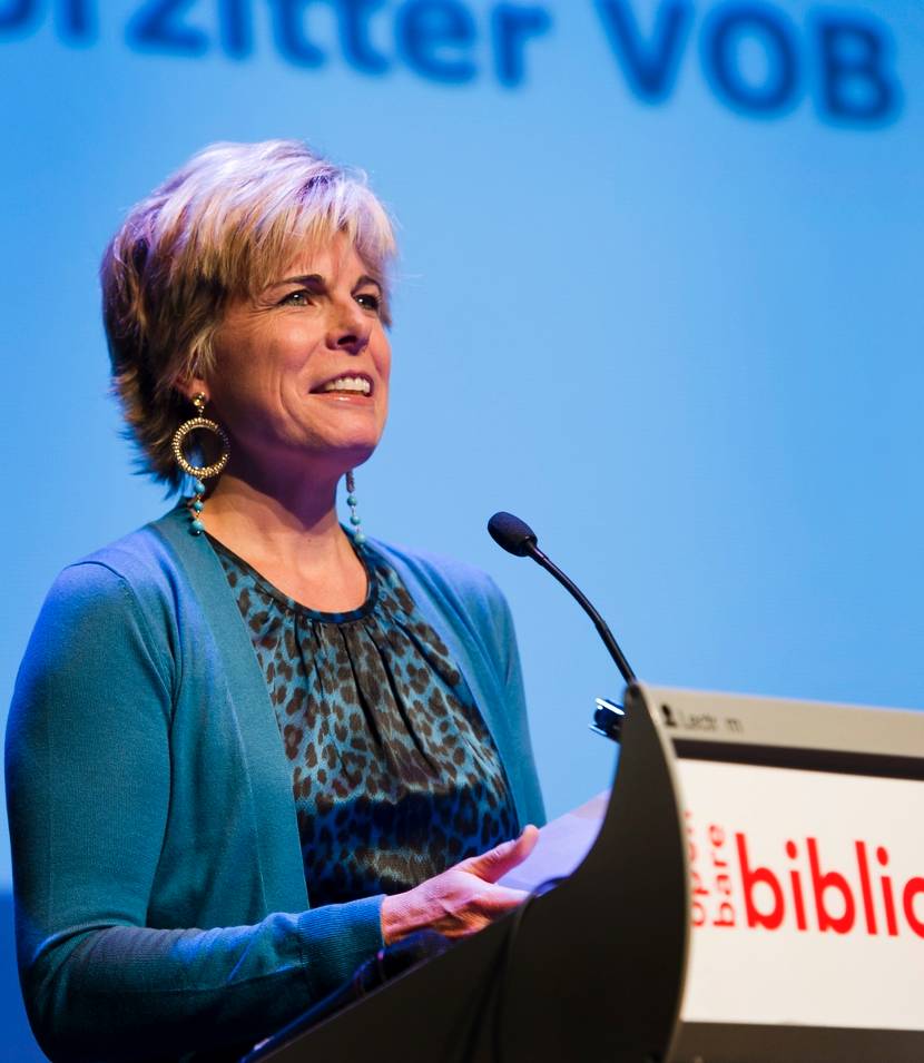 Prinses Laurentien spreekt tijdens het symposium 'Leesbevordering: dat doet de bieb!'.
