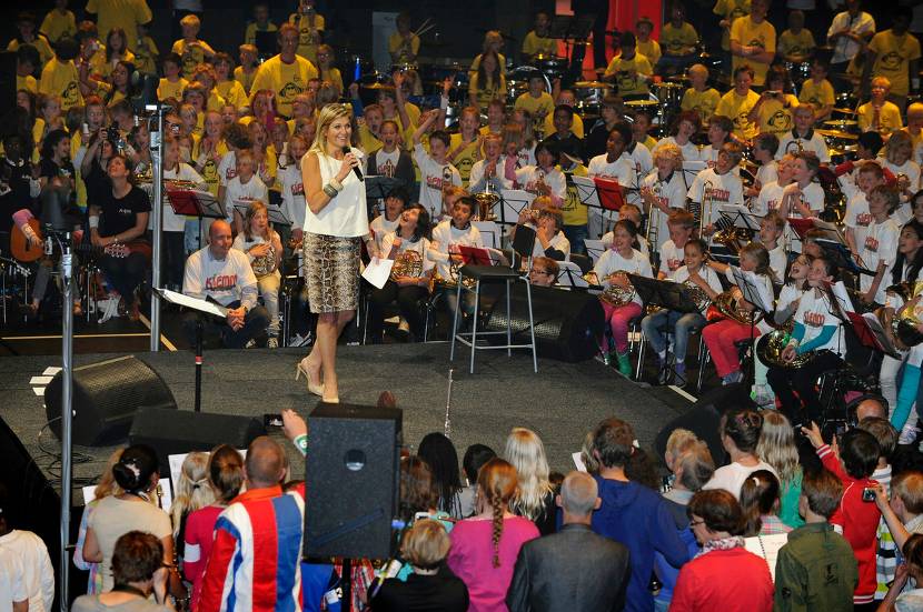 De Prins van Oranje, Prinses Máxima en hun kinderen bij eindconcert Kinderen Maken Muziek.