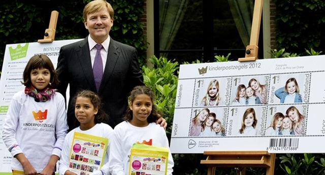 Prins van Oranje geeft startsein voor Kinderpostzegelactie 2012