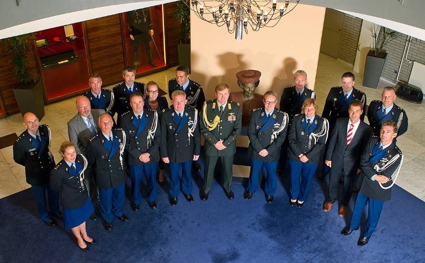 Prins van Oranje bezoekt Marechausseeraad