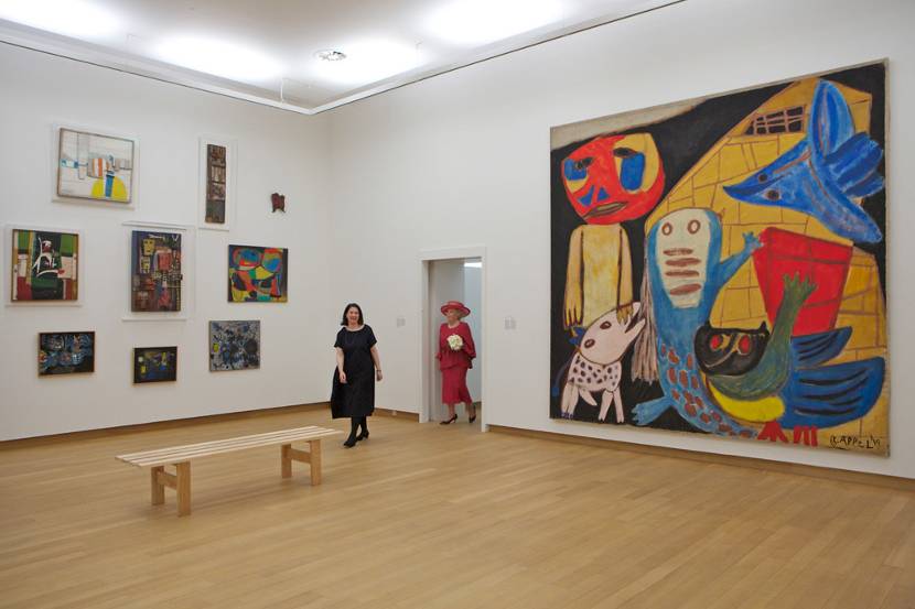 Koningin opent vernieuwd Stedelijk Museum Amsterdam