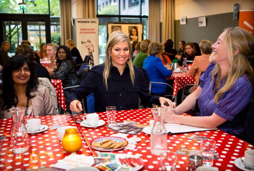 Prinses Máxima bij vrouwenproject "De tafel van één"