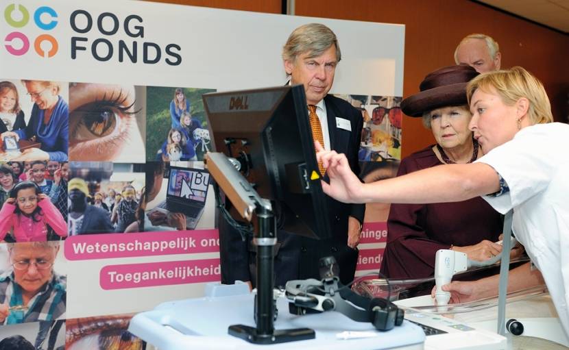 Koningin aanwezig bij overhandiging netvliescamera van Oogfonds aan Medisch Centrum Alkmaar