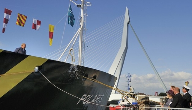 Koningin doopt nieuw loodsvaartuig