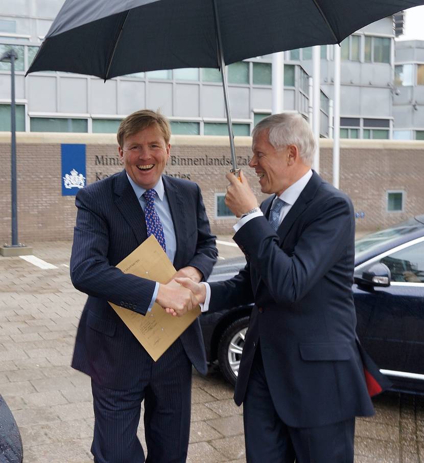 Prins van Oranje brengt werkbezoek aan de AIVD