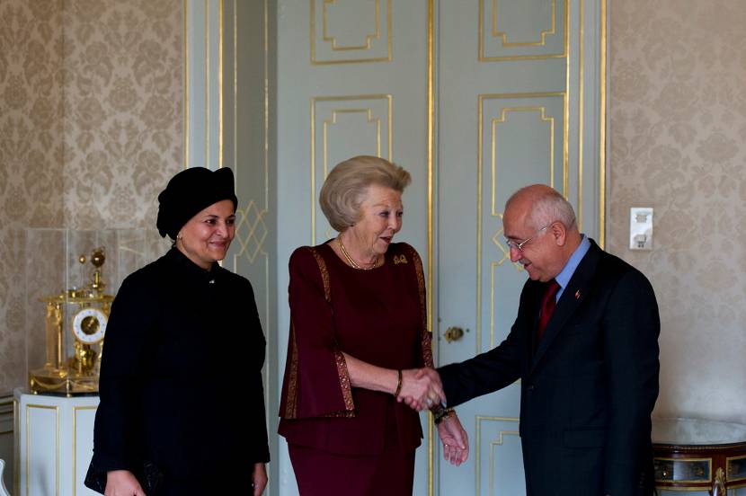 Koningin ontvangt president Turks parlement Cemil Çiçek.