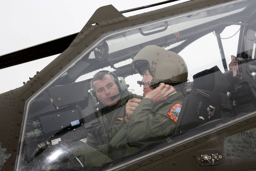 Prins van Oranje brengt werkbezoek aan Vliegbasis Gilze-Rijen