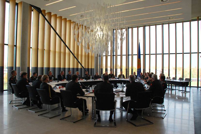 Prins van Oranje bij overleg Landmachtraad