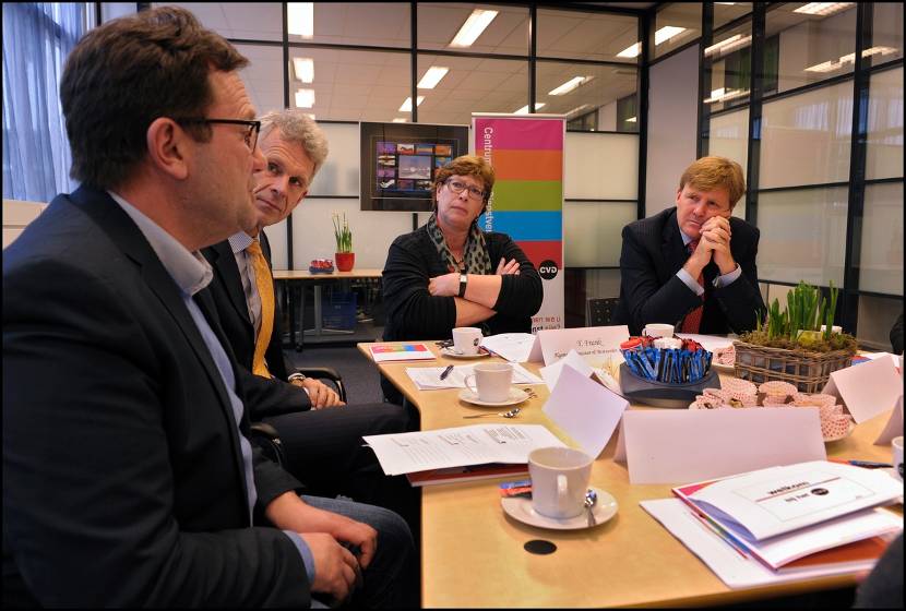 Prins van Oranje bezoekt arbeidsparticipatieproject bij het Centrum Voor Dienstverlening in Rotterdam.