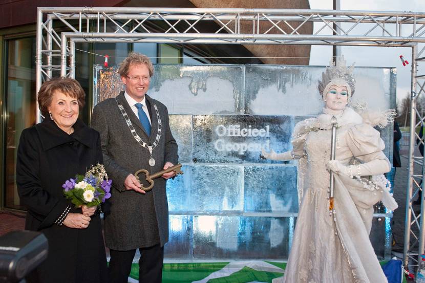 Prinses Margriet opent gemeentehuis Midden-Delfland.