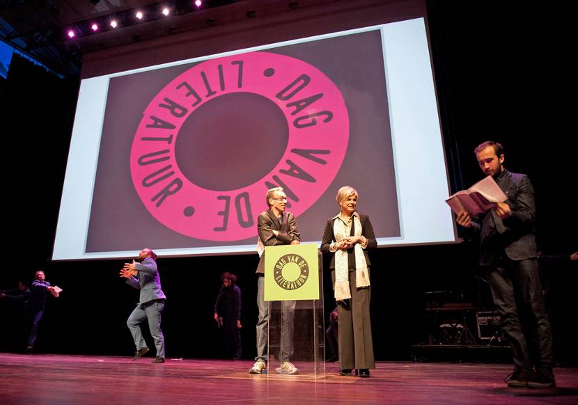 Prinses Laurentien opent Dag van de Literatuur voor jongeren.