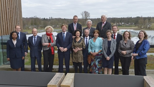 Prins van Oranje met Adviescommissie Water bij het NIOO-KNAW.