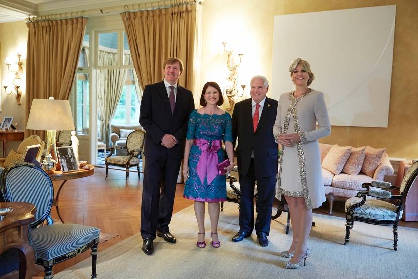 Koning Willem-Alexander en Hare Majesteit Koningin Máxima president Martinelli en zijn echtgenote in audiëntie op de Eikenhorst 
