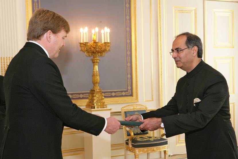 De Koning ontvangt een geloofsbrief