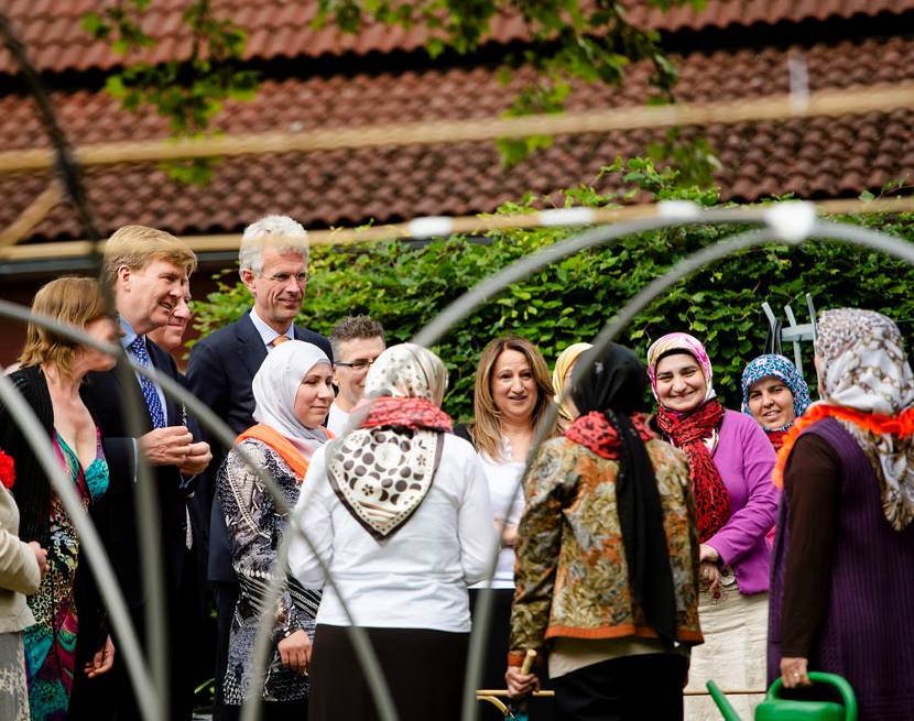 Tilburg, 11 juni 2013: Koning Willem-Alexander bezoekt Buurtmoestuin Het Groene Woud