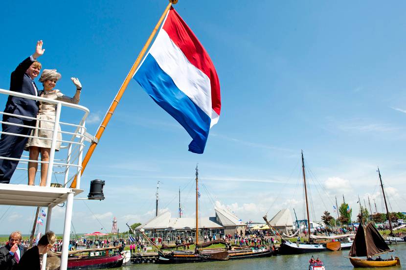 Stavoren, 14 juni 2013: Koning Willem-Alexander en Koningin Máxima op de boot. . 