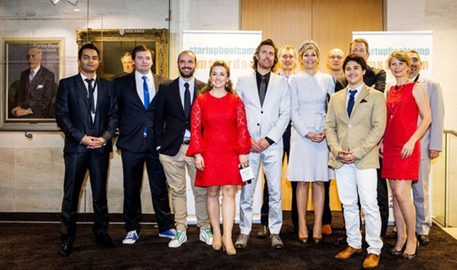 Amsterdam, 28 juni 2013: Koningin Máxima met ondernemers tijdens de Demo Day Startupbootcamp.