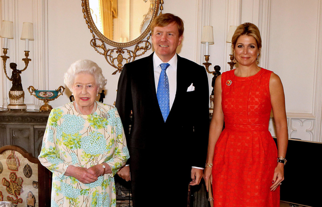 Windsor, 10 juli 2013: Koningin Elizabeth ontvangt Koning Willem-Alexander en Koningin Máxima in het Windsor Castle.