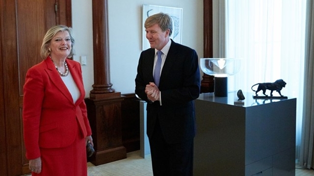 Den Haag, 17 juli 2013: Koning Willem-Alexander ontvangt mevrouw mr. Ankie Broekers-Knol, voorzitter van de Eerste Kamer, op Paleis Noordeinde. 