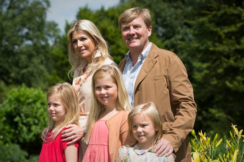 Wassenaar, 19 juli 2013: Koning Willem-Alexander, Koningin Máxima en hun kinderen de Prinses van Oranje, Prinses Alexia en Prinses Ariane op landgoed De Horsten 
