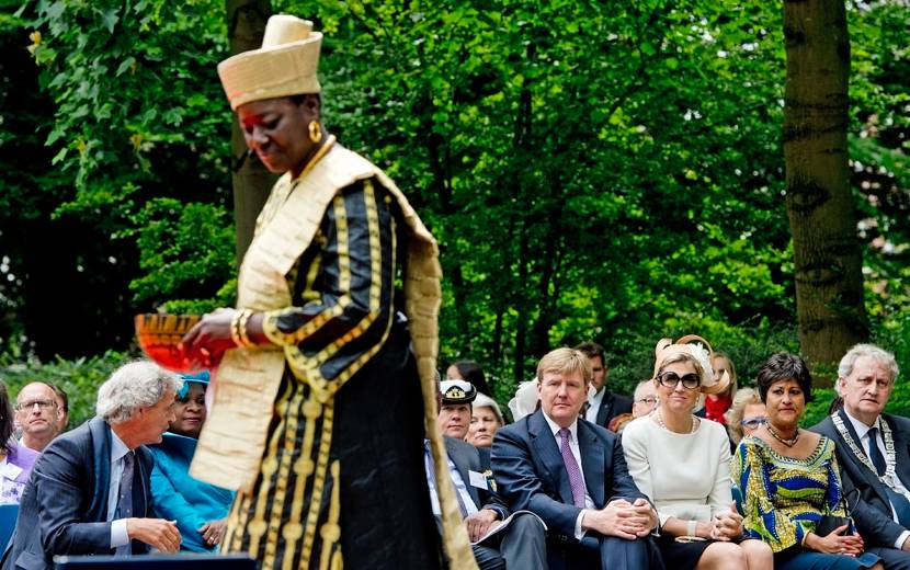 Amsterdam, 1 juli 2013: Koning Willem-Alexander en Koningin Máxima zijn in het Oosterpark aanwezig bij de Nationale Herdenking Slavernijverleden. Viceminister-president Lodewijk Asscher woont eveneens de herdenking bij 