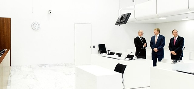 Koning Willem-Alexander opent nieuw Paleis van Justitie in Amsterdam.